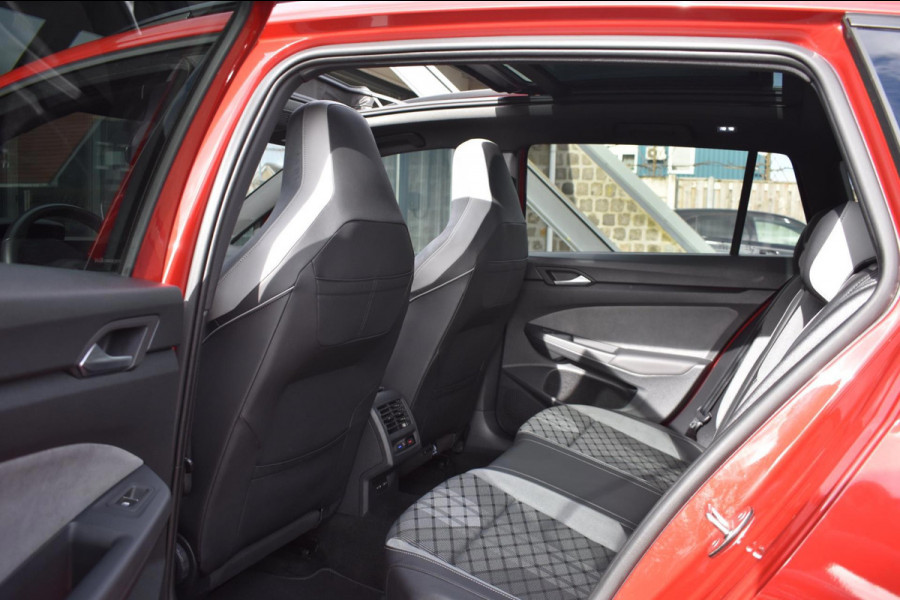 Volkswagen GOLF Variant 1.5 eTSI R-Line | MAXTON | IQ-LIGHT | PANORAMADAK | APPLE CARPLAY | ANDROID AUTO | CAMERA