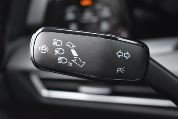 Volkswagen GOLF Variant 1.5 eTSI R-Line | MAXTON | IQ-LIGHT | PANORAMADAK | APPLE CARPLAY | ANDROID AUTO | CAMERA