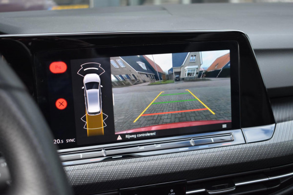 Volkswagen GOLF Variant 1.5 eTSI R-Line | MAXTON | IQ-LIGHT | PANORAMADAK | APPLE CARPLAY | ANDROID AUTO | CAMERA