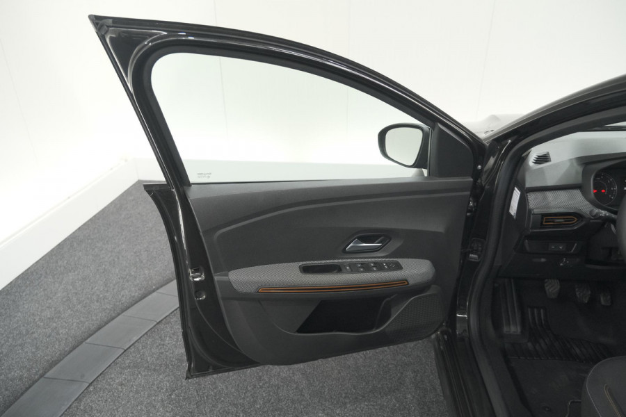 Dacia SANDERO Stepway TCe 100 Bi-Fuel Comfort | Camera | Apple Carplay | Navigatie | Parkeersensoren