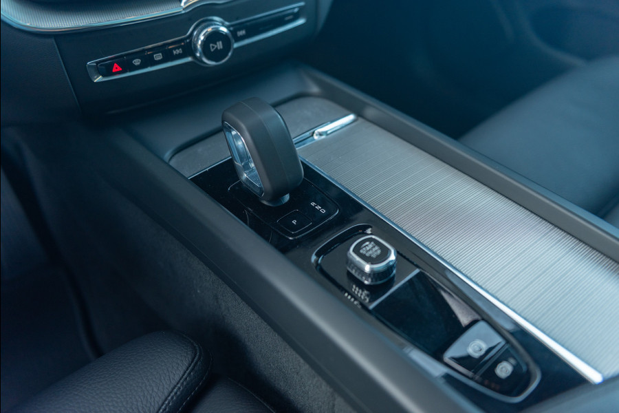 Volvo XC60 T8 Aut. Long Range Ultimate Bright ACC Parkeercamera Leder 455pk Volvo XC60 T8 Aut. Long Range Ultimate Bright ACC Parkeercamera Leder 455pk