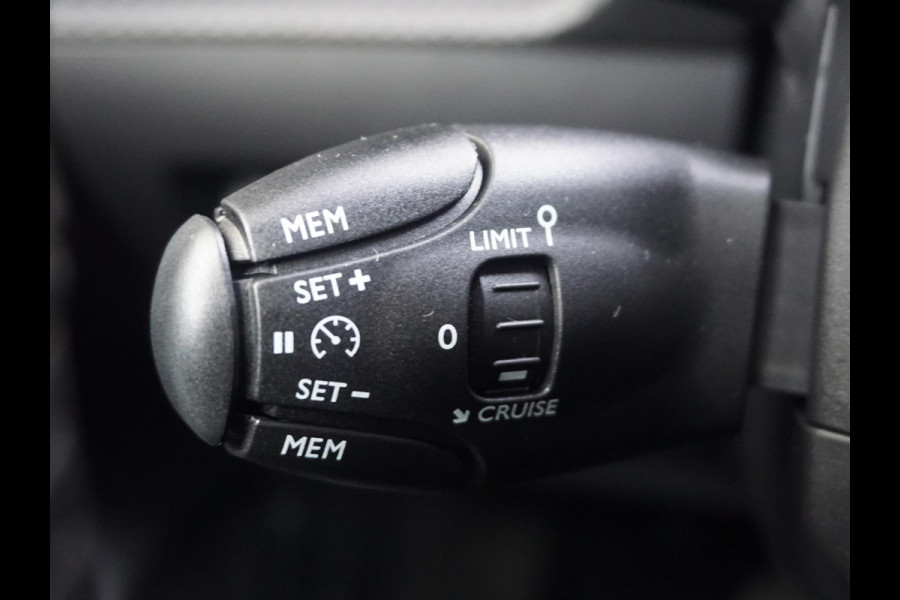 Peugeot e-208 EV Allure Pack 50 kWh Afn. Trekhaak | Soh 96%