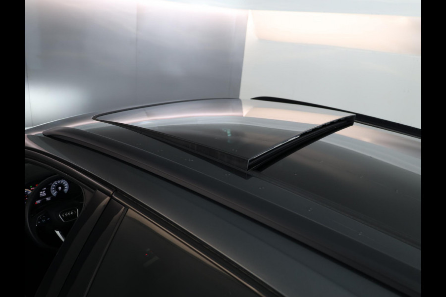 Audi Q5 50 TFSI e S-line Competition 299pk |  Panoramadak | Gratis Winterset | Wegklapbare trekhaak | B&O Audio