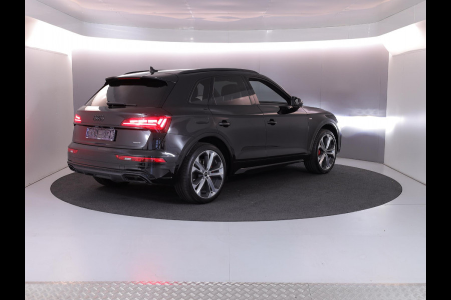 Audi Q5 55 TFSI e quattro S Competition 367 pk S-tronic | Verlengde garantie | Gratis Winterset | Panoramadak | Trekhaak (wegklapbaar) | Parkeersensoren | Achteruitrijcamera | Stoelverwarming v/a | S-Line | Audi Q5 55 TFSI e quattro S Competition 367 pk S-tronic | Verlengde garantie | Gratis Winterset | Panoramadak | Trekhaak (wegklapbaar) | Parkeersensoren | Achteruitrijcamera | Stoelverwarming v/a | S-Line |