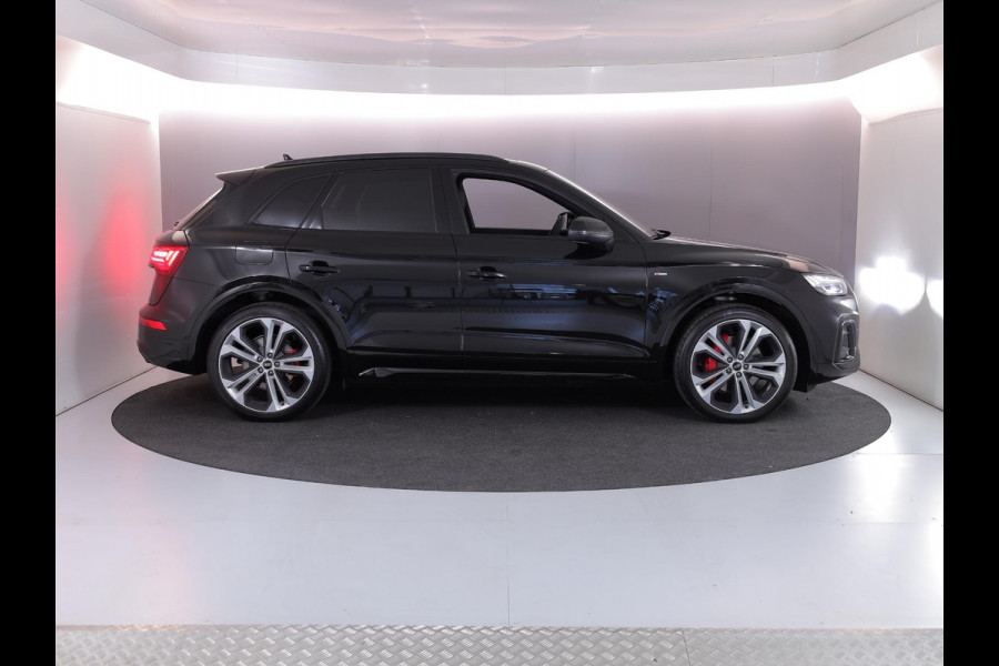 Audi Q5 55 TFSI e quattro S Competition 367 pk S-tronic | Verlengde garantie | Gratis Winterset | Panoramadak | Trekhaak (wegklapbaar) | Parkeersensoren | Achteruitrijcamera | Stoelverwarming v/a | S-Line | Audi Q5 55 TFSI e quattro S Competition 367 pk S-tronic | Verlengde garantie | Gratis Winterset | Panoramadak | Trekhaak (wegklapbaar) | Parkeersensoren | Achteruitrijcamera | Stoelverwarming v/a | S-Line |