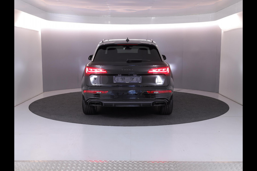Audi Q5 55 TFSI e quattro S Competition 367 pk S-tronic | Verlengde garantie | Gratis Winterset | Panoramadak | Trekhaak (wegklapbaar) | Parkeersensoren | Achteruitrijcamera | Stoelverwarming v/a | S-Line | Audi Q5 55 TFSI e quattro S Competition 367 pk S-tronic | Verlengde garantie | Gratis Winterset | Panoramadak | Trekhaak (wegklapbaar) | Parkeersensoren | Achteruitrijcamera | Stoelverwarming v/a | S-Line |