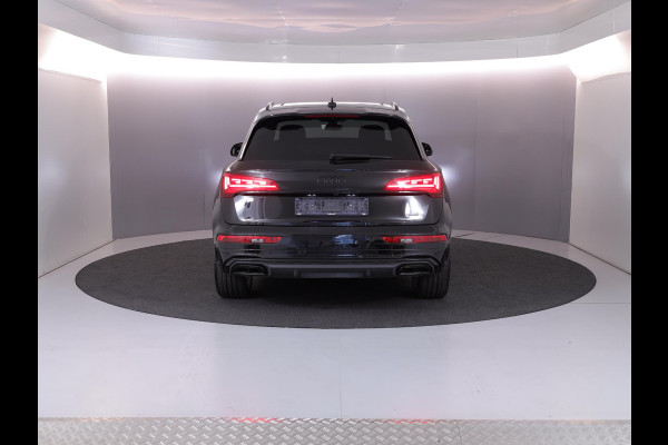 Audi Q5 55 TFSI e quattro S Competition 367 pk S-tronic | Verlengde garantie | Gratis Winterset | Panoramadak | Trekhaak (wegklapbaar) | Parkeersensoren | Achteruitrijcamera | Stoelverwarming v/a | S-Line | Audi Q5 55 TFSI e quattro S Competition 367 pk S-tronic | Verlengde garantie | Gratis Winterset | Panoramadak | Trekhaak (wegklapbaar) | Parkeersensoren | Achteruitrijcamera | Stoelverwarming v/a | S-Line |