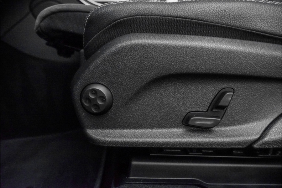 Mercedes-Benz GLC Coupé 300e 4M AMG Line Night Pano 360° Camera 19" Mercedes-Benz GLC Coupé 300e 4M AMG Line Night Pano 360° Camera 19"