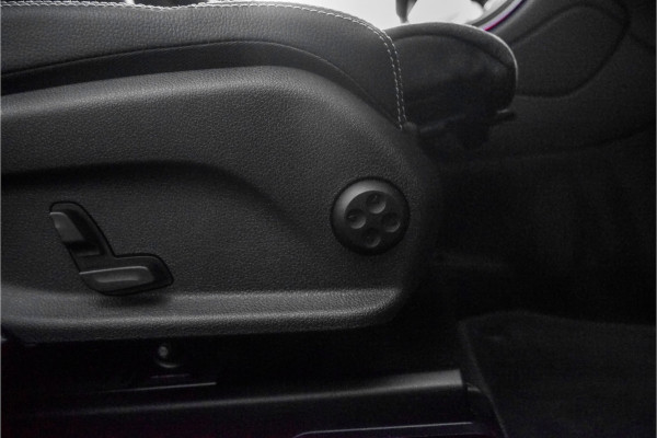 Mercedes-Benz GLC Coupé 300e 4M AMG Line Night Pano 360° Camera 19" Mercedes-Benz GLC Coupé 300e 4M AMG Line Night Pano 360° Camera 19"