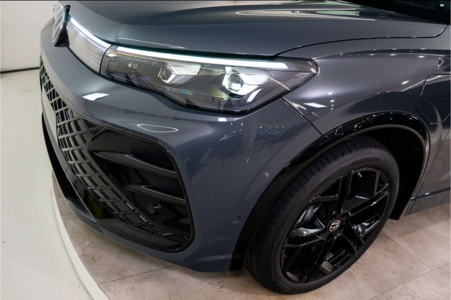 Volkswagen Tiguan 1.5 eHybrid 2x R-Line 2025 PER DIRECT BESCHIKBAAR | VOL OPTIE INCL. 5 JAAR GARANTIE! Volkswagen Tiguan 1.5 eHybrid 2x R-Line 2025 PER DIRECT BESCHIKBAAR | VOL OPTIE INCL. 5 JAAR GARANTIE!