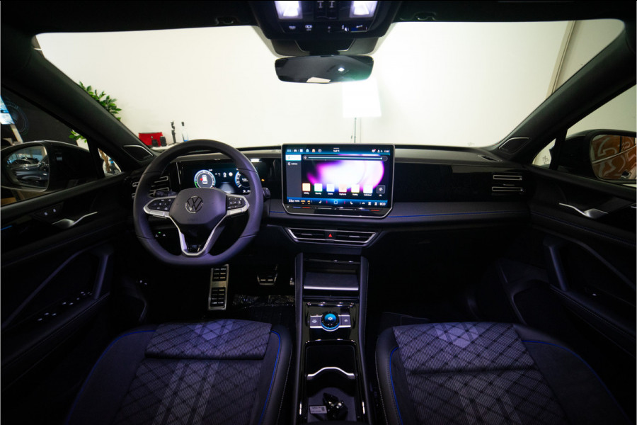 Volkswagen Tiguan 1.5 eHybrid 2x R-Line 2025 PER DIRECT BESCHIKBAAR | VOL OPTIE INCL. 5 JAAR GARANTIE! Volkswagen Tiguan 1.5 eHybrid 2x R-Line 2025 PER DIRECT BESCHIKBAAR | VOL OPTIE INCL. 5 JAAR GARANTIE!