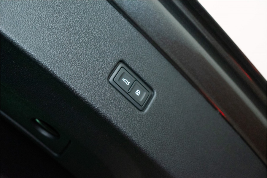 Audi Q8 60 TFSI E Quattro S-Edition Competition 490PK FACELIFT | 2025 DIRECT LEVERBAAR | 5 Jaar Garantie | BOMVOL!