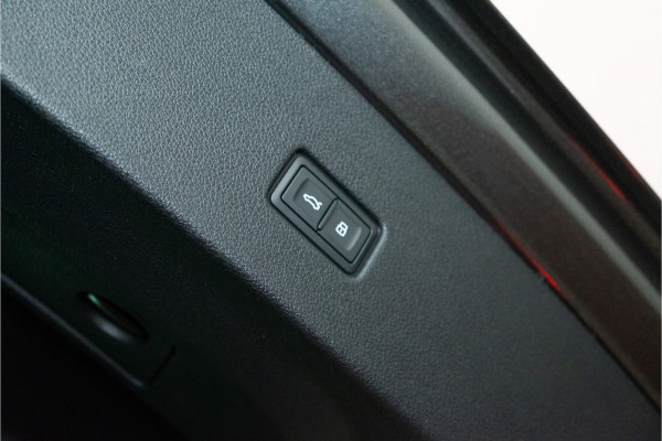 Audi Q8 60 TFSI E Quattro S-Edition Competition 490PK FACELIFT | 2025 DIRECT LEVERBAAR | 5 Jaar Garantie | BOMVOL!