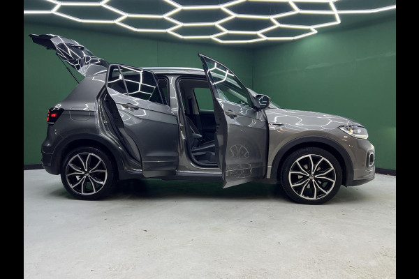 Volkswagen T-Cross 1.0 TSI R-Line Carplay | Cruise | Virtual Volkswagen T-Cross 1.0 TSI R-Line Carplay | Cruise | Virtual