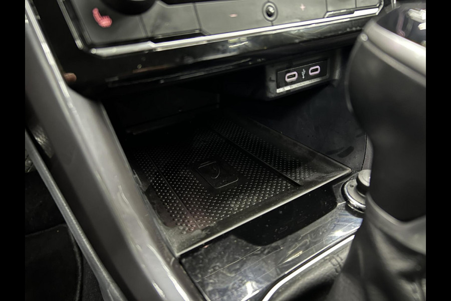 Volkswagen T-Cross 1.0 TSI R-Line Carplay | Cruise | Virtual Volkswagen T-Cross 1.0 TSI R-Line Carplay | Cruise | Virtual