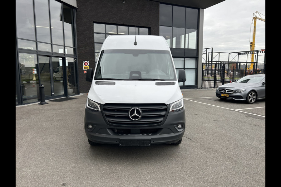 Mercedes-Benz Sprinter 317 CDI L2 H2 PRO / LED / MBUX / Navigatie / Camera / Parkeersensoren / Cruise control / Airco / 270 Graden achterdeuren