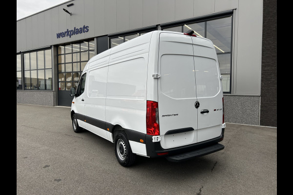 Mercedes-Benz Sprinter 317 CDI L2 H2 PRO / LED / MBUX / Navigatie / Camera / Parkeersensoren / Cruise control / Airco / 270 Graden achterdeuren