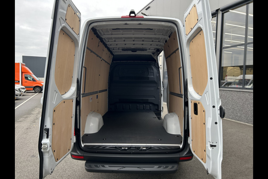 Mercedes-Benz Sprinter 317 CDI L2 H2 PRO / LED / MBUX / Navigatie / Camera / Parkeersensoren / Cruise control / Airco / 270 Graden achterdeuren