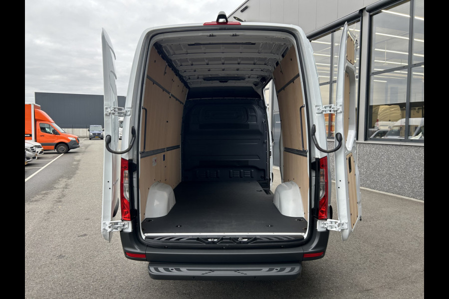 Mercedes-Benz Sprinter 317 CDI L2 H2 PRO / LED / MBUX / Navigatie / Camera / Parkeersensoren / Cruise control / Airco / 270 Graden achterdeuren