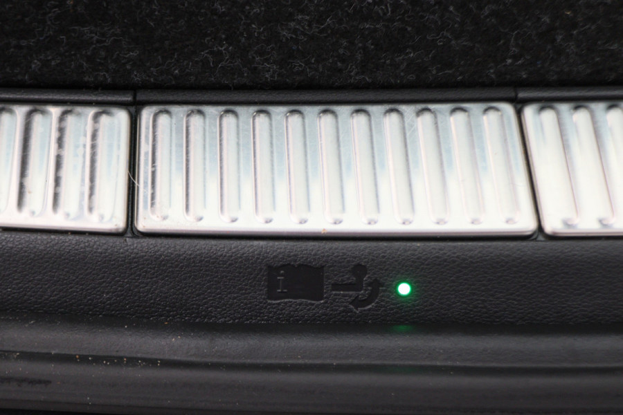 Škoda Superb Combi 1.4 TSI iV Business Edition Plus Leer, Camera, Apple Carplay, Elektr. Stoel, LED, Trekhaak, PDC Škoda Superb Combi 1.4 TSI iV Business Edition Plus Leer, Camera, Apple Carplay, Elektr. Stoel, LED, Trekhaak, PDC