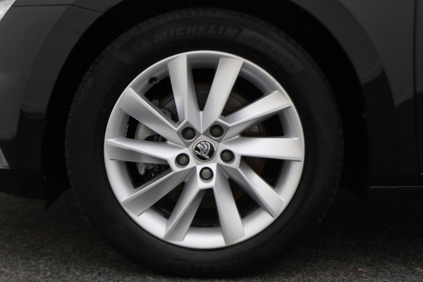 Škoda Superb Combi 1.4 TSI iV Business Edition Plus Leer, Camera, Apple Carplay, Elektr. Stoel, LED, Trekhaak, PDC Škoda Superb Combi 1.4 TSI iV Business Edition Plus Leer, Camera, Apple Carplay, Elektr. Stoel, LED, Trekhaak, PDC