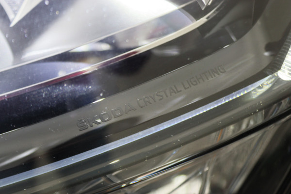 Škoda Superb Combi 1.4 TSI iV Business Edition Plus Leer, Camera, Apple Carplay, Elektr. Stoel, LED, Trekhaak, PDC Škoda Superb Combi 1.4 TSI iV Business Edition Plus Leer, Camera, Apple Carplay, Elektr. Stoel, LED, Trekhaak, PDC