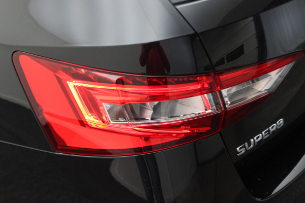Škoda Superb Combi 1.4 TSI iV Business Edition Plus Leer, Camera, Apple Carplay, Elektr. Stoel, LED, Trekhaak, PDC Škoda Superb Combi 1.4 TSI iV Business Edition Plus Leer, Camera, Apple Carplay, Elektr. Stoel, LED, Trekhaak, PDC