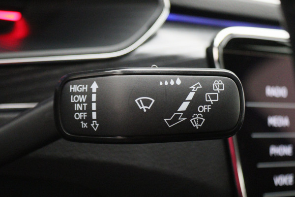 Škoda Superb Combi 1.4 TSI iV Business Edition Plus Leer, Camera, Apple Carplay, Elektr. Stoel, LED, Trekhaak, PDC Škoda Superb Combi 1.4 TSI iV Business Edition Plus Leer, Camera, Apple Carplay, Elektr. Stoel, LED, Trekhaak, PDC