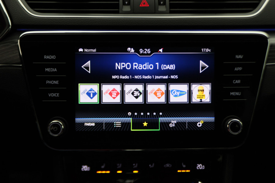 Škoda Superb Combi 1.4 TSI iV Business Edition Plus Leer, Camera, Apple Carplay, Elektr. Stoel, LED, Trekhaak, PDC Škoda Superb Combi 1.4 TSI iV Business Edition Plus Leer, Camera, Apple Carplay, Elektr. Stoel, LED, Trekhaak, PDC