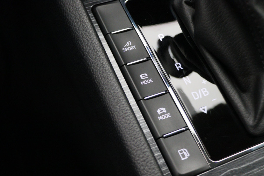 Škoda Superb Combi 1.4 TSI iV Business Edition Plus Leer, Camera, Apple Carplay, Elektr. Stoel, LED, Trekhaak, PDC Škoda Superb Combi 1.4 TSI iV Business Edition Plus Leer, Camera, Apple Carplay, Elektr. Stoel, LED, Trekhaak, PDC