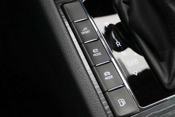 Škoda Superb Combi 1.4 TSI iV Business Edition Plus Leer, Camera, Apple Carplay, Elektr. Stoel, LED, Trekhaak, PDC Škoda Superb Combi 1.4 TSI iV Business Edition Plus Leer, Camera, Apple Carplay, Elektr. Stoel, LED, Trekhaak, PDC
