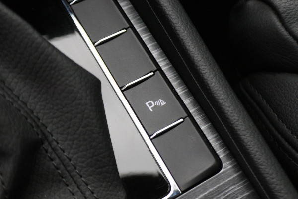 Škoda Superb Combi 1.4 TSI iV Business Edition Plus Leer, Camera, Apple Carplay, Elektr. Stoel, LED, Trekhaak, PDC Škoda Superb Combi 1.4 TSI iV Business Edition Plus Leer, Camera, Apple Carplay, Elektr. Stoel, LED, Trekhaak, PDC