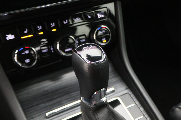 Škoda Superb Combi 1.4 TSI iV Business Edition Plus Leer, Camera, Apple Carplay, Elektr. Stoel, LED, Trekhaak, PDC Škoda Superb Combi 1.4 TSI iV Business Edition Plus Leer, Camera, Apple Carplay, Elektr. Stoel, LED, Trekhaak, PDC