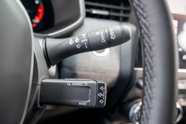 Renault Clio 1.0 TCe 90 GPF techno | Prijs rijklaar incl. 12 mnd garantie | 360 Camera Pdc Navi Led Clima Renault Clio 1.0 TCe 90 GPF techno | Prijs rijklaar incl. 12 mnd garantie | 360 Camera Pdc Navi Led Clima