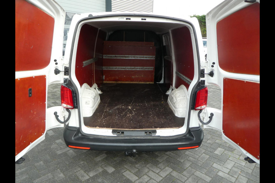 Volkswagen Transporter 2.0 TDI L2H1 150 pk automaat , 3 zits , trekhaak