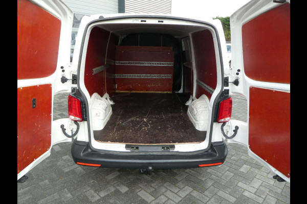 Volkswagen Transporter 2.0 TDI L2H1 150 pk automaat , 3 zits , trekhaak