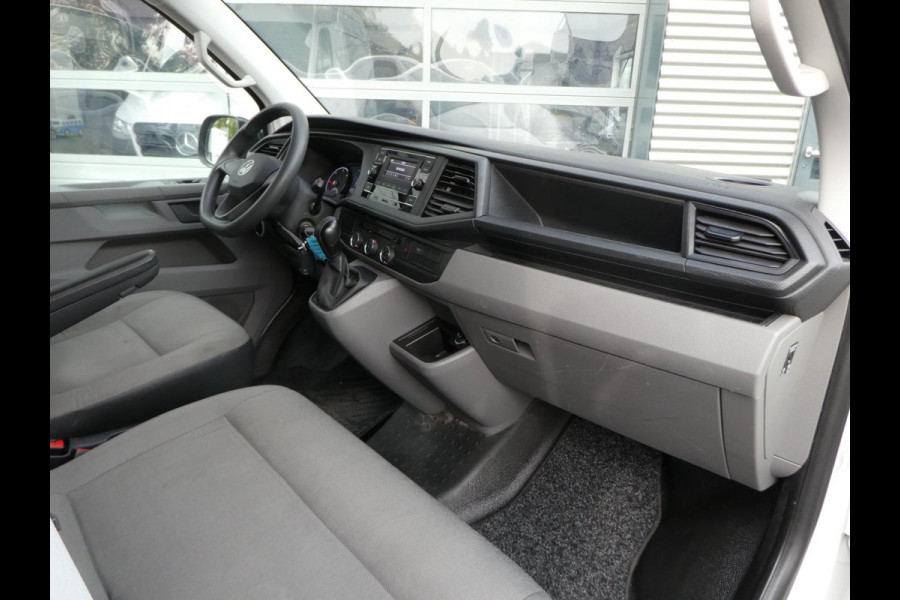 Volkswagen Transporter 2.0 TDI L2H1 150 pk automaat , 3 zits , trekhaak