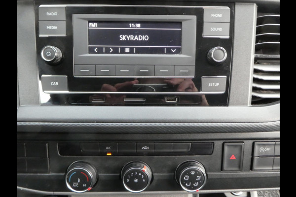 Volkswagen Transporter 2.0 TDI L2H1 150 pk automaat , 3 zits , trekhaak