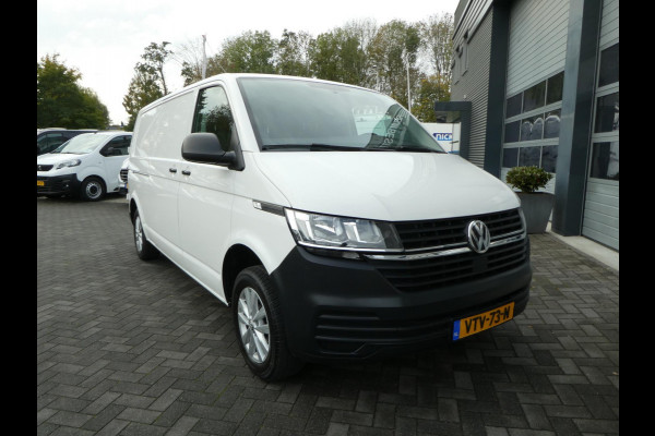 Volkswagen Transporter 2.0 TDI L2H1 150 pk automaat , 3 zits , trekhaak