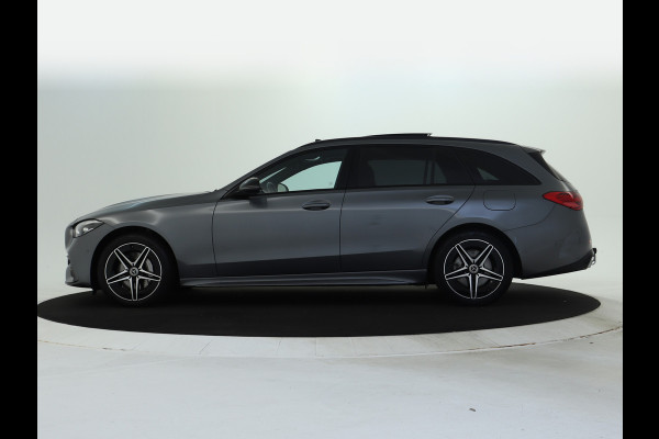 Mercedes-Benz C-Klasse Estate 300 e AMG Plug-In Hybride AMG Line | Night Pakket | Trekhaak | Panorama Schuif-Kanteldak | Memory Voorstoelen. Inclusief 24 maanden Mercedes-Benz Certified garantie voor Europa. Mercedes-Benz C-Klasse Estate 300 e AMG Plug-In Hybride AMG Line | Night Pakket | Trekhaak | Panorama Schuif-Kanteldak | Memory Voorstoelen. Inclusief 24 maanden Mercedes-Benz Certified garantie voor Europa.