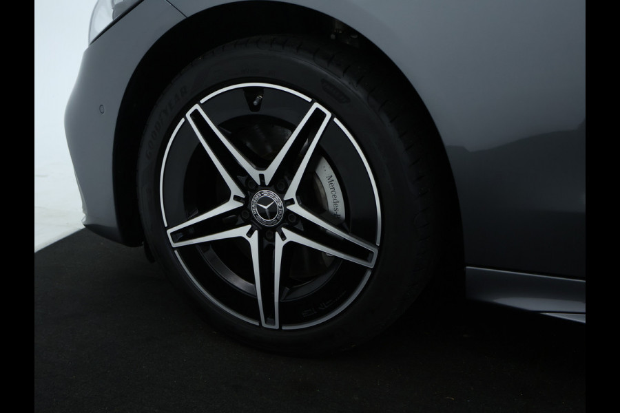 Mercedes-Benz C-Klasse Estate 300 e AMG Plug-In Hybride AMG Line | Night Pakket | Trekhaak | Panorama Schuif-Kanteldak | Memory Voorstoelen. Inclusief 24 maanden Mercedes-Benz Certified garantie voor Europa. Mercedes-Benz C-Klasse Estate 300 e AMG Plug-In Hybride AMG Line | Night Pakket | Trekhaak | Panorama Schuif-Kanteldak | Memory Voorstoelen. Inclusief 24 maanden Mercedes-Benz Certified garantie voor Europa.