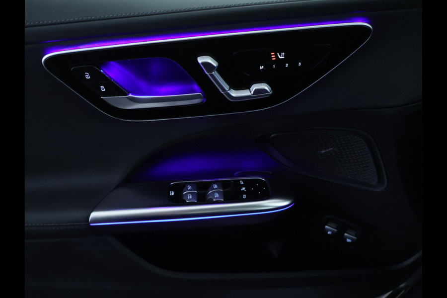 Mercedes-Benz C-Klasse Estate 300 e AMG Plug-In Hybride AMG Line | Night Pakket | Trekhaak | Panorama Schuif-Kanteldak | Memory Voorstoelen. Inclusief 24 maanden Mercedes-Benz Certified garantie voor Europa. Mercedes-Benz C-Klasse Estate 300 e AMG Plug-In Hybride AMG Line | Night Pakket | Trekhaak | Panorama Schuif-Kanteldak | Memory Voorstoelen. Inclusief 24 maanden Mercedes-Benz Certified garantie voor Europa.