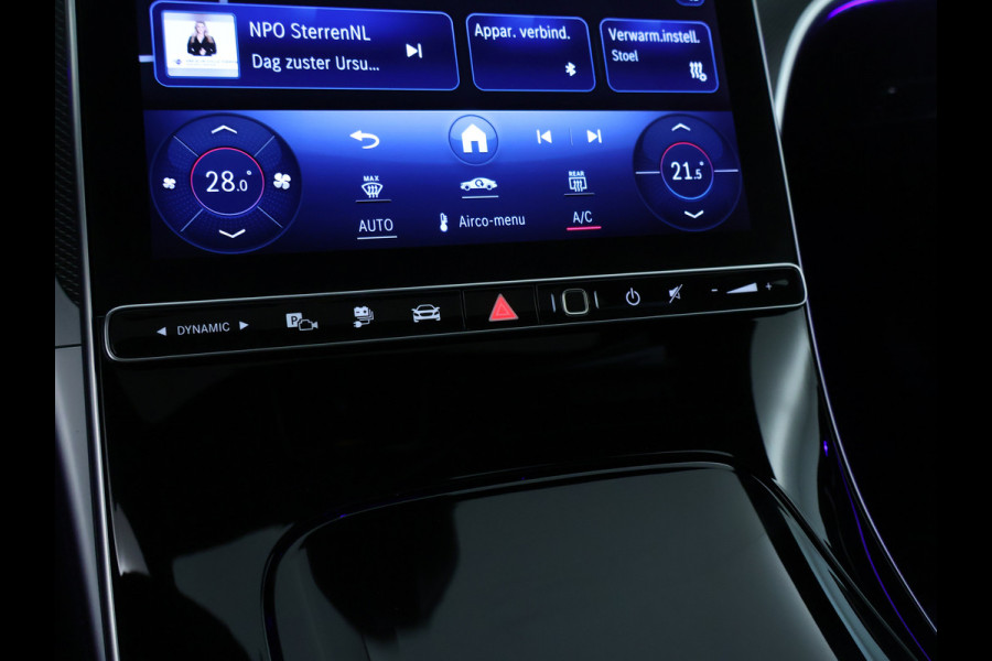 Mercedes-Benz C-Klasse Estate 300 e AMG Plug-In Hybride AMG Line | Night Pakket | Trekhaak | Panorama Schuif-Kanteldak | Memory Voorstoelen. Inclusief 24 maanden Mercedes-Benz Certified garantie voor Europa. Mercedes-Benz C-Klasse Estate 300 e AMG Plug-In Hybride AMG Line | Night Pakket | Trekhaak | Panorama Schuif-Kanteldak | Memory Voorstoelen. Inclusief 24 maanden Mercedes-Benz Certified garantie voor Europa.