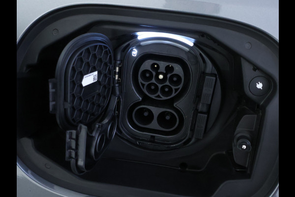 Mercedes-Benz C-Klasse Estate 300 e AMG Plug-In Hybride AMG Line | Night Pakket | Trekhaak | Panorama Schuif-Kanteldak | Memory Voorstoelen. Inclusief 24 maanden Mercedes-Benz Certified garantie voor Europa. Mercedes-Benz C-Klasse Estate 300 e AMG Plug-In Hybride AMG Line | Night Pakket | Trekhaak | Panorama Schuif-Kanteldak | Memory Voorstoelen. Inclusief 24 maanden Mercedes-Benz Certified garantie voor Europa.