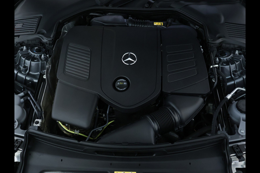 Mercedes-Benz C-Klasse Estate 300 e AMG Plug-In Hybride AMG Line | Night Pakket | Trekhaak | Panorama Schuif-Kanteldak | Memory Voorstoelen. Inclusief 24 maanden Mercedes-Benz Certified garantie voor Europa. Mercedes-Benz C-Klasse Estate 300 e AMG Plug-In Hybride AMG Line | Night Pakket | Trekhaak | Panorama Schuif-Kanteldak | Memory Voorstoelen. Inclusief 24 maanden Mercedes-Benz Certified garantie voor Europa.