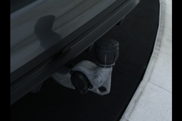 Mercedes-Benz C-Klasse Estate 300 e AMG Plug-In Hybride AMG Line | Night Pakket | Trekhaak | Panorama Schuif-Kanteldak | Memory Voorstoelen. Inclusief 24 maanden Mercedes-Benz Certified garantie voor Europa. Mercedes-Benz C-Klasse Estate 300 e AMG Plug-In Hybride AMG Line | Night Pakket | Trekhaak | Panorama Schuif-Kanteldak | Memory Voorstoelen. Inclusief 24 maanden Mercedes-Benz Certified garantie voor Europa.