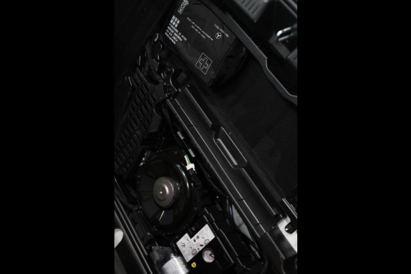 Mercedes-Benz A-Klasse AMG 35 4MATIC *Pano*Nw Kop*Sfeerverlichting*Multibeam Led* Mercedes-Benz A-Klasse AMG 35 4MATIC *Pano*Nw Kop*Sfeerverlichting*Multibeam Led*