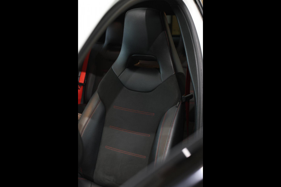 Mercedes-Benz A-Klasse AMG 35 4MATIC *Pano*Nw Kop*Sfeerverlichting*Multibeam Led* Mercedes-Benz A-Klasse AMG 35 4MATIC *Pano*Nw Kop*Sfeerverlichting*Multibeam Led*