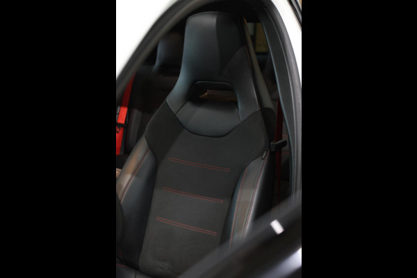 Mercedes-Benz A-Klasse AMG 35 4MATIC *Pano*Nw Kop*Sfeerverlichting*Multibeam Led* Mercedes-Benz A-Klasse AMG 35 4MATIC *Pano*Nw Kop*Sfeerverlichting*Multibeam Led*