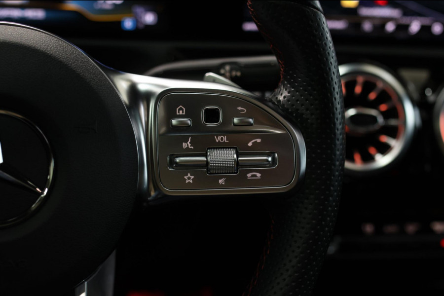 Mercedes-Benz A-Klasse AMG 35 4MATIC *Pano*Nw Kop*Sfeerverlichting*Multibeam Led* Mercedes-Benz A-Klasse AMG 35 4MATIC *Pano*Nw Kop*Sfeerverlichting*Multibeam Led*